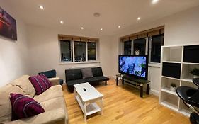 Beautiful & Luxurious Apartment In Richmond